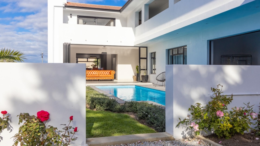 9 Bedroom Property for Sale in Westcliff Western Cape